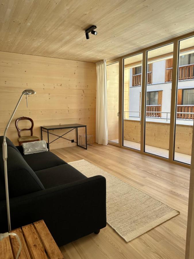 Mondholz Andermatt